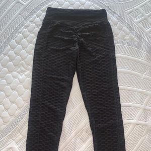 Tic tic scrunch booty leggings